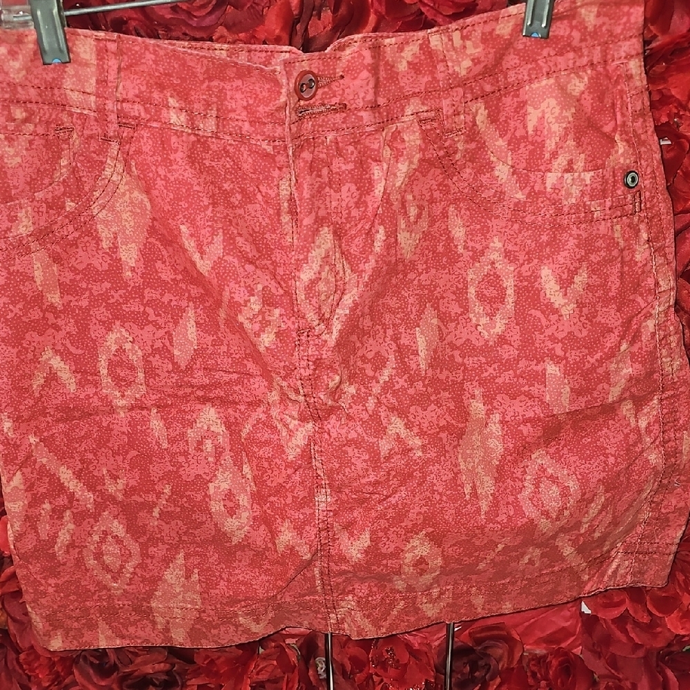 Supplies Women's Vibrant Red Patterned Skort Size 12